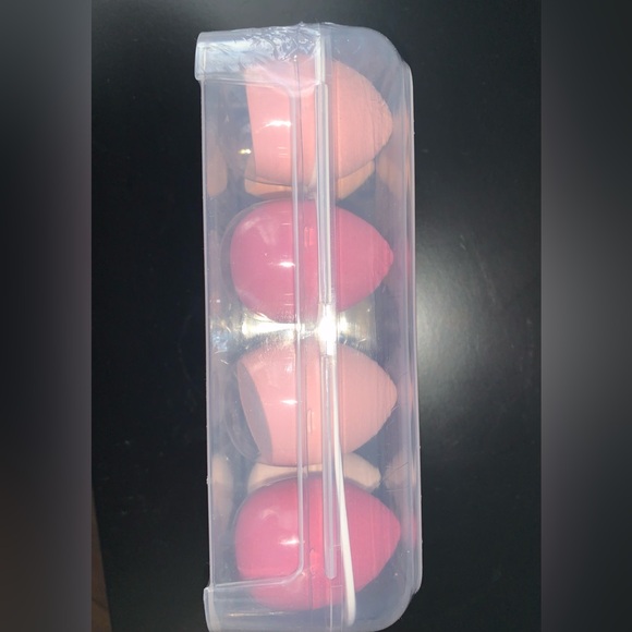Beauty Blender Sponge 8 Pcs in A Storage Box💁🏻♀️ - Picture 3 of 5